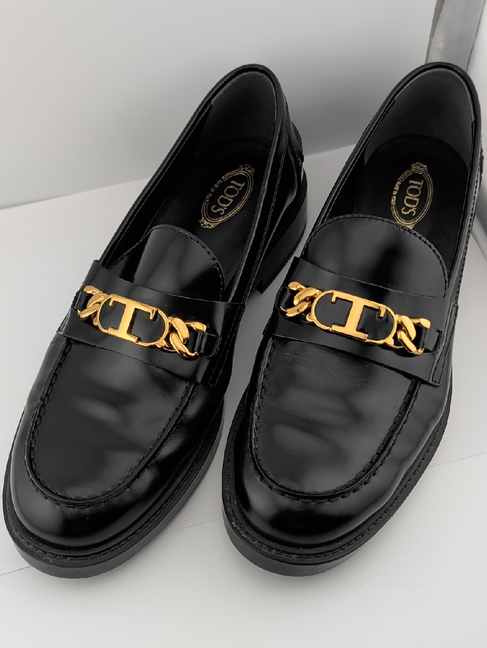 Tod's Black Leather Made In Italy Gold Metal Logo Women's 38.5